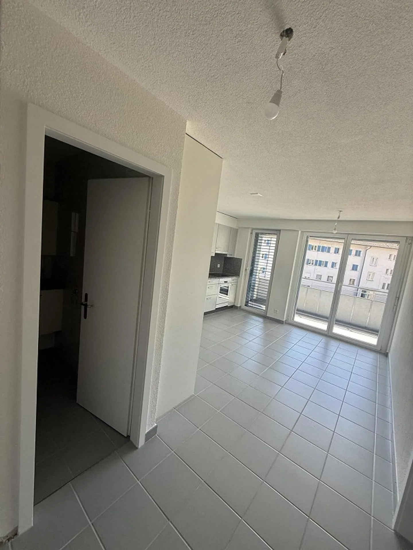 Appartement lumineux et spacieux de 2.5 pièces au cœur de Zurich Seebach - Photo 4 sur 9