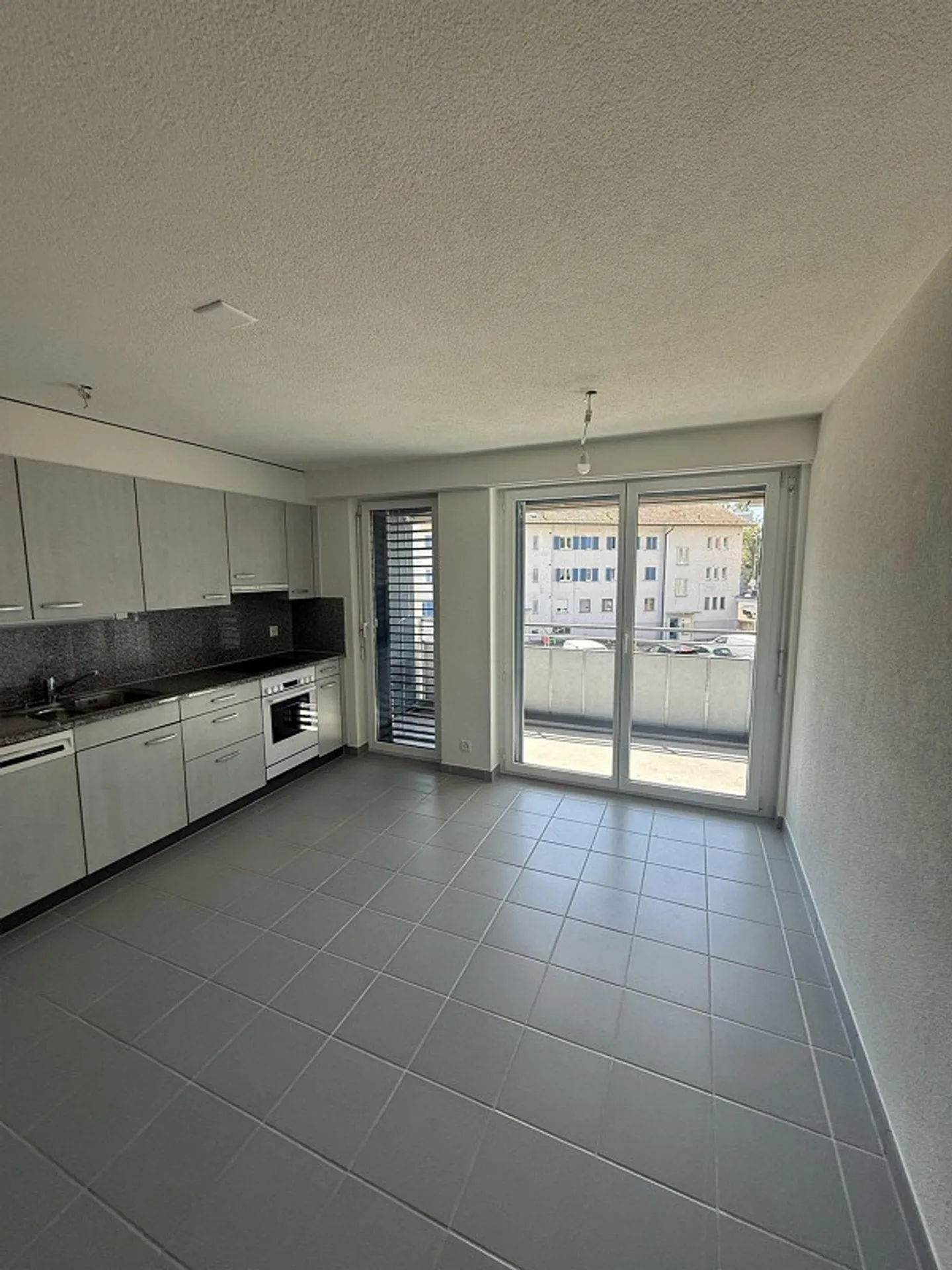 Appartement lumineux et spacieux de 2.5 pièces au cœur de Zurich Seebach - Photo 5 sur 9