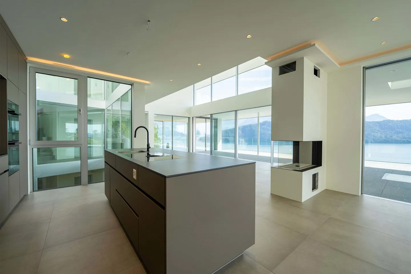 New villa with 791 m² of top-class living comfort - Photo 2 of 7