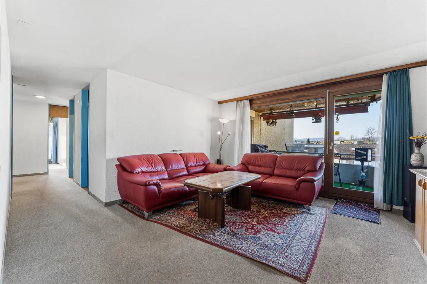 Sunny apartment in a central location - Photo 2 of 12