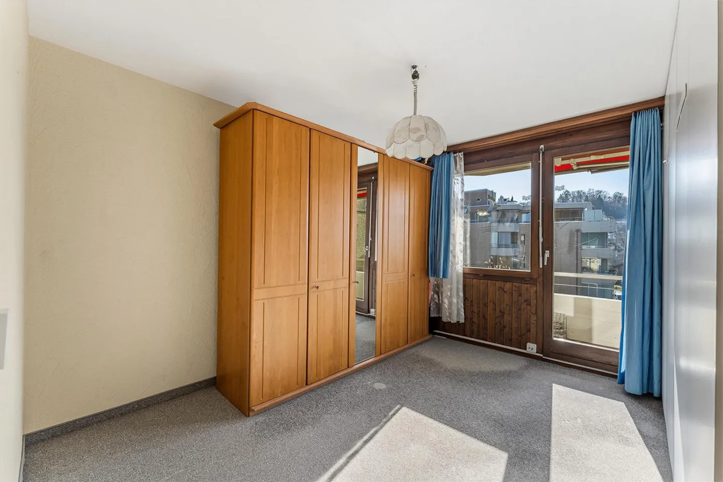 Sunny apartment in a central location - Photo 3 of 12