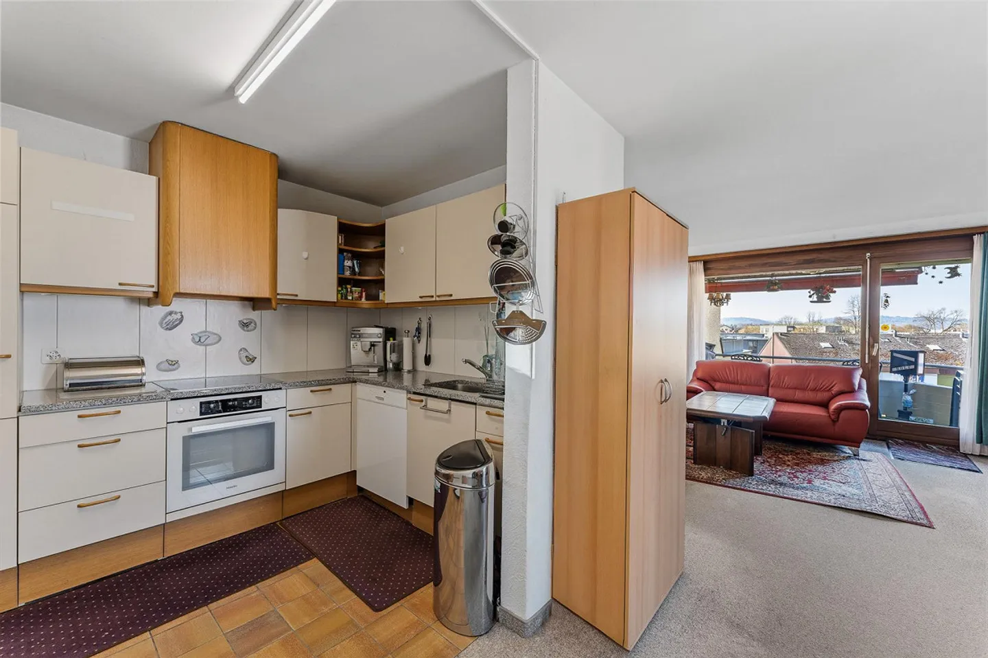 Sunny apartment in a central location - Photo 4 of 12