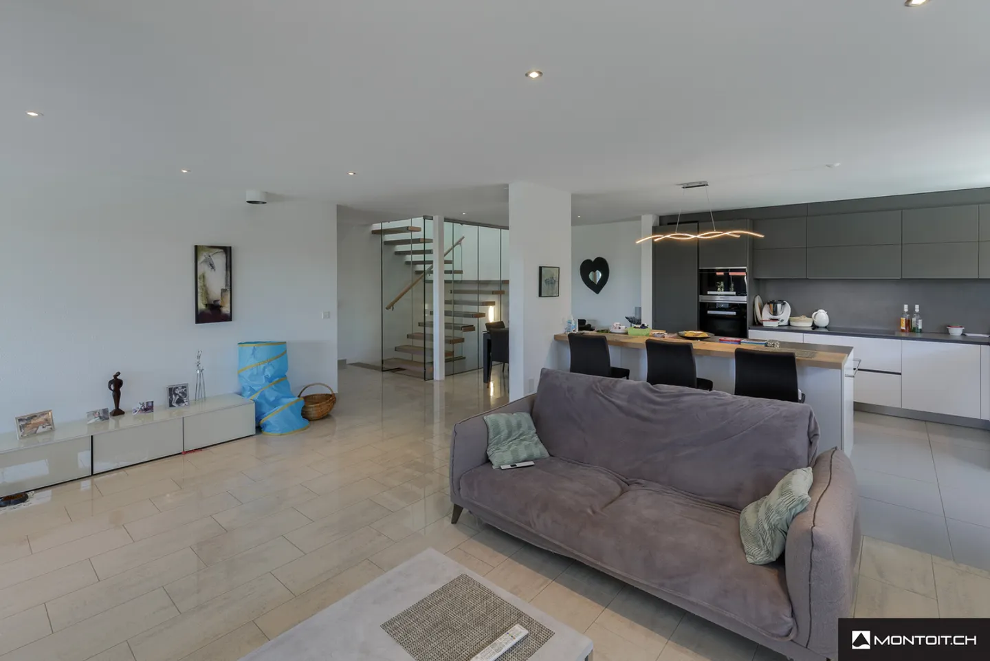 Payerne, for sale, modern individual villa of 250 m2 with swimming pool - Photo 8 of 17