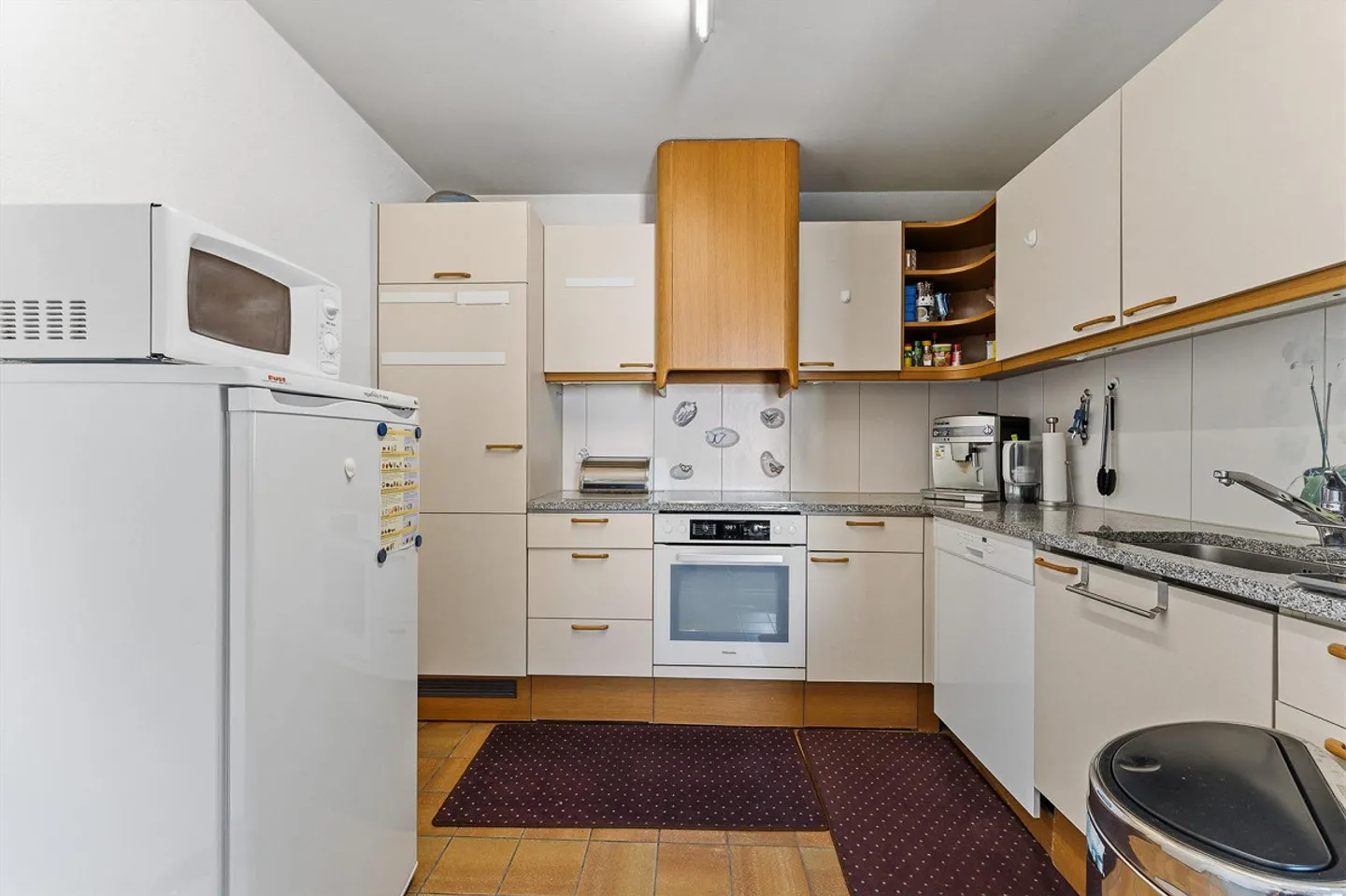 Sunny apartment in a central location - Photo 5 of 12