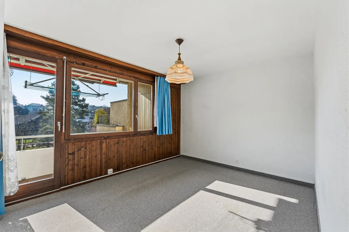 Sunny apartment in a central location - Photo 8 of 12