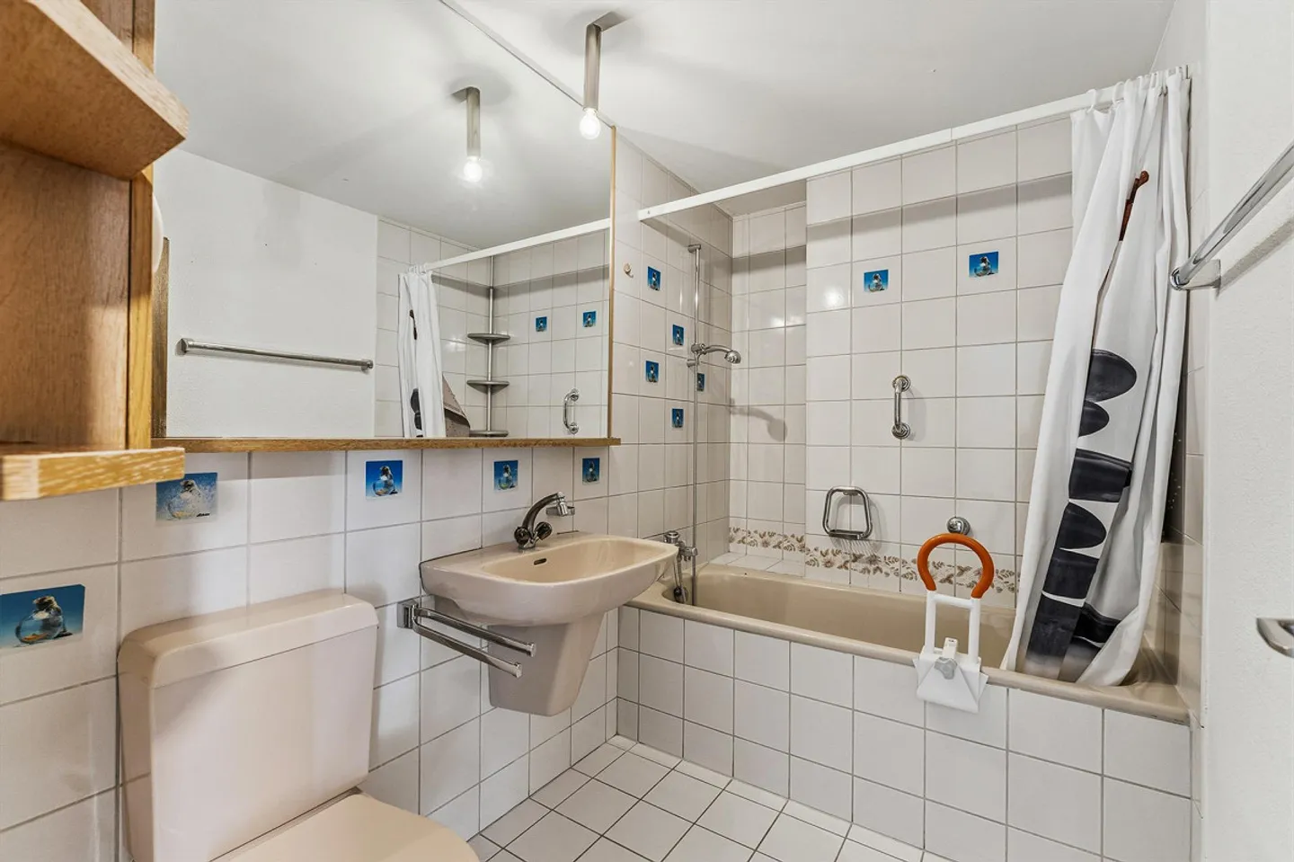 Sunny apartment in a central location - Photo 9 of 12