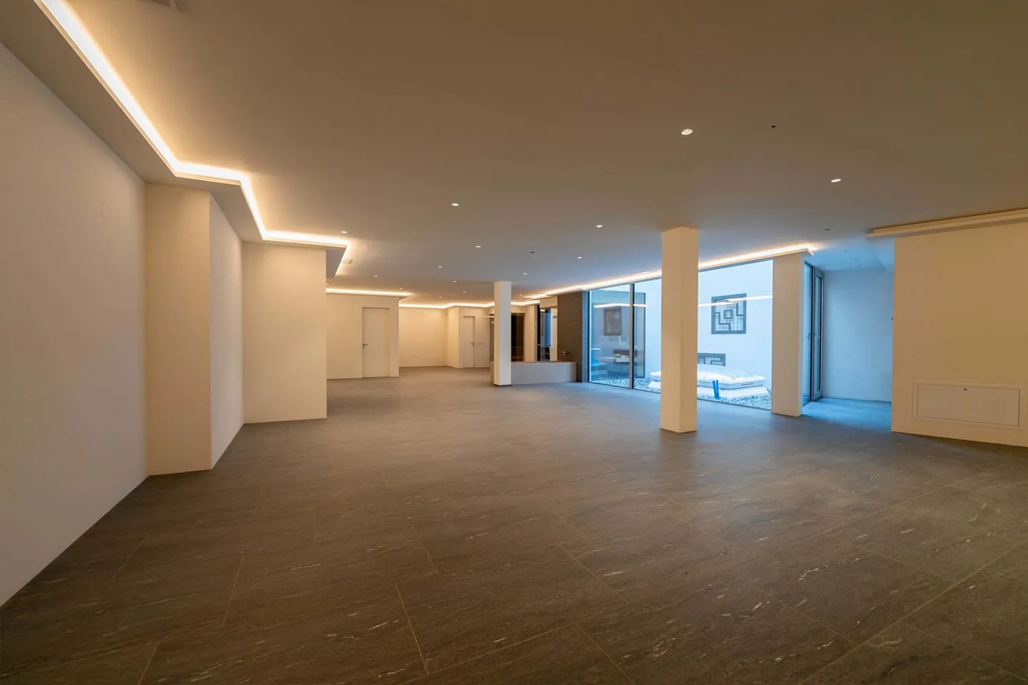 New villa with 791 m² of top-class living comfort - Photo 5 of 7