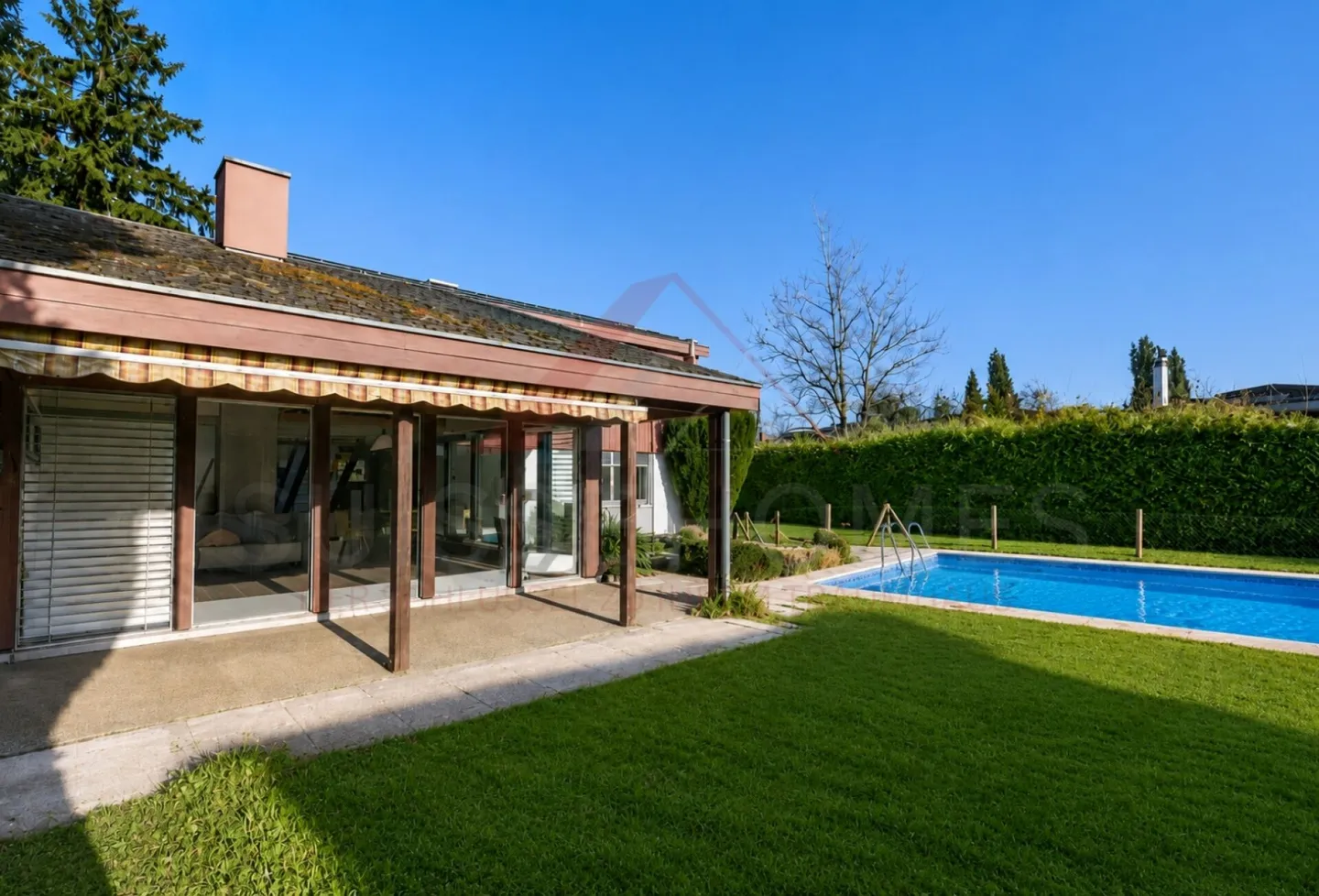 Exclusive single-family house with pool, sauna, lake view and 1,443 m² plot in Gerolfingen - Photo 2 of 24