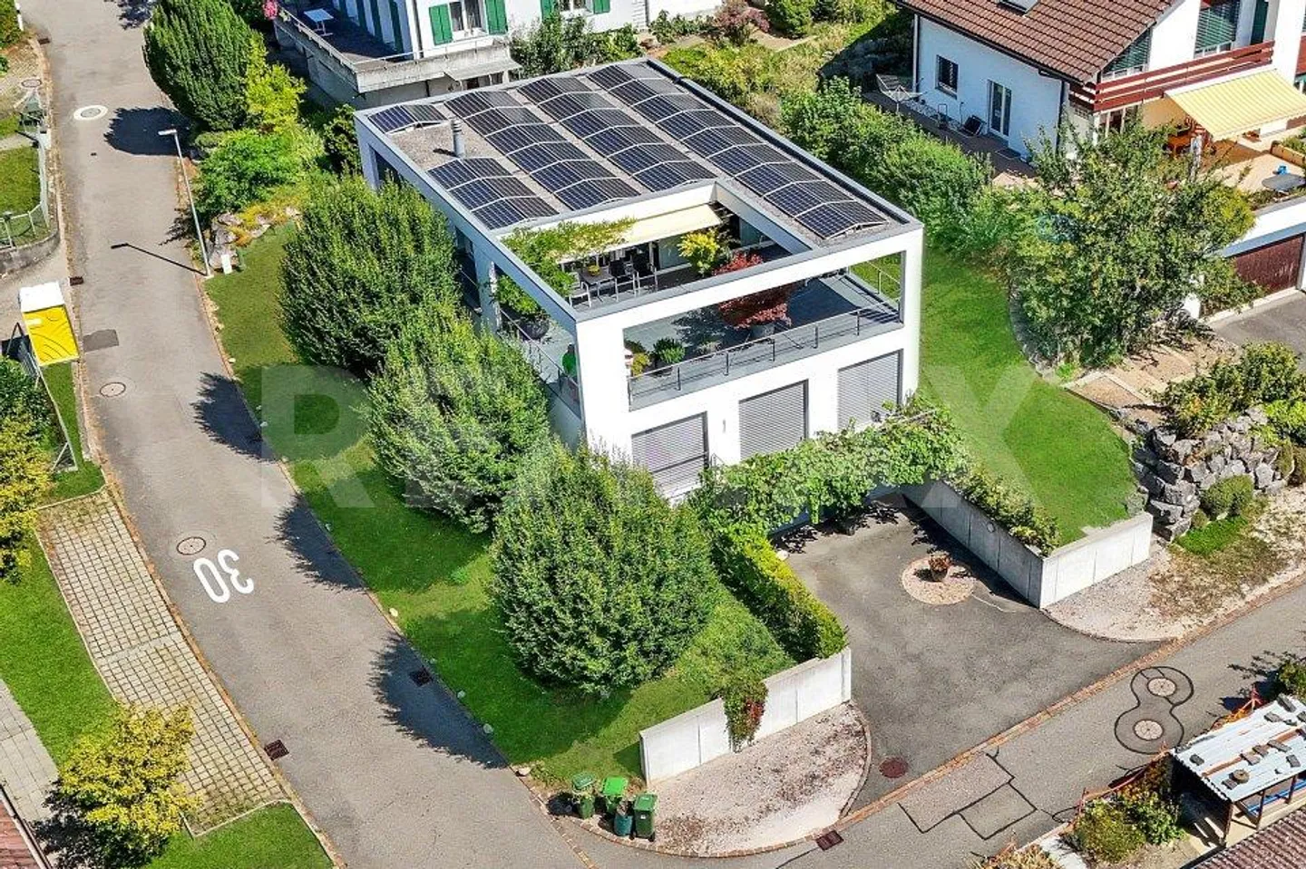 5.5 Room Single Family House, WF 177 m², GF 621 m², Built 2001, Terrace 73 m², 4 Rooms, 1 Garage 46 m², Ready for Occupancy May '27 - Photo 2 of 13