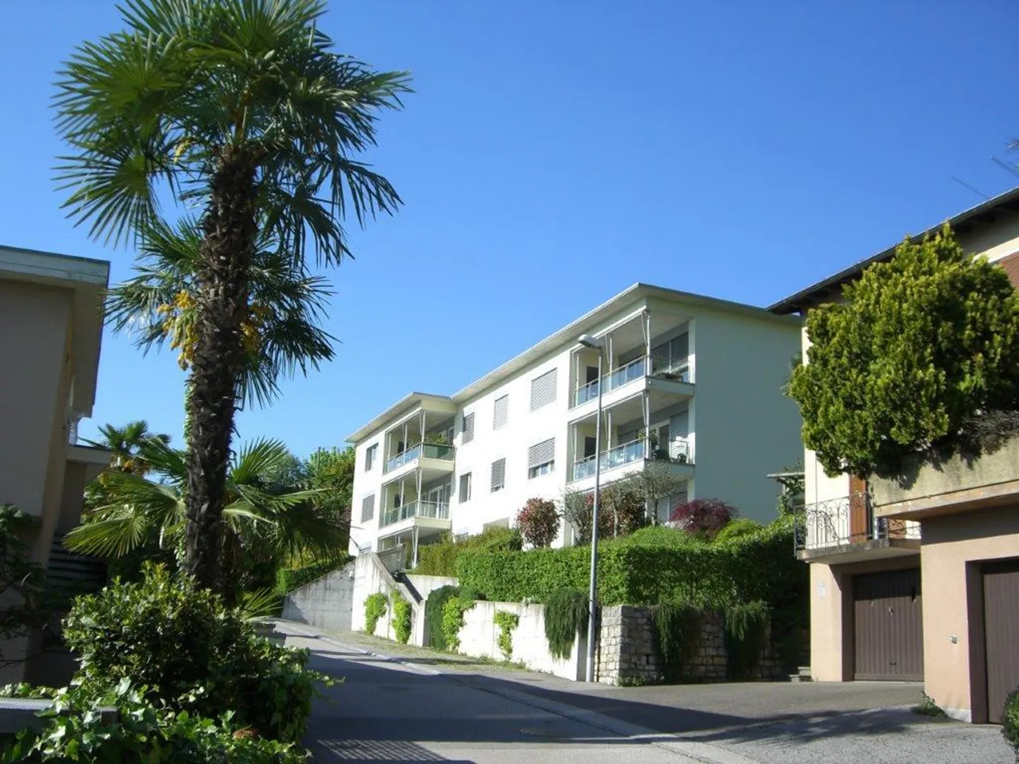 Beautiful penthouse with large terrace and panoramic lake view - Photo 1 of 13