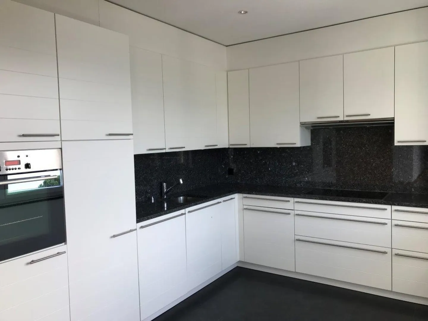 Beautiful penthouse with large terrace and panoramic lake view - Photo 7 of 13