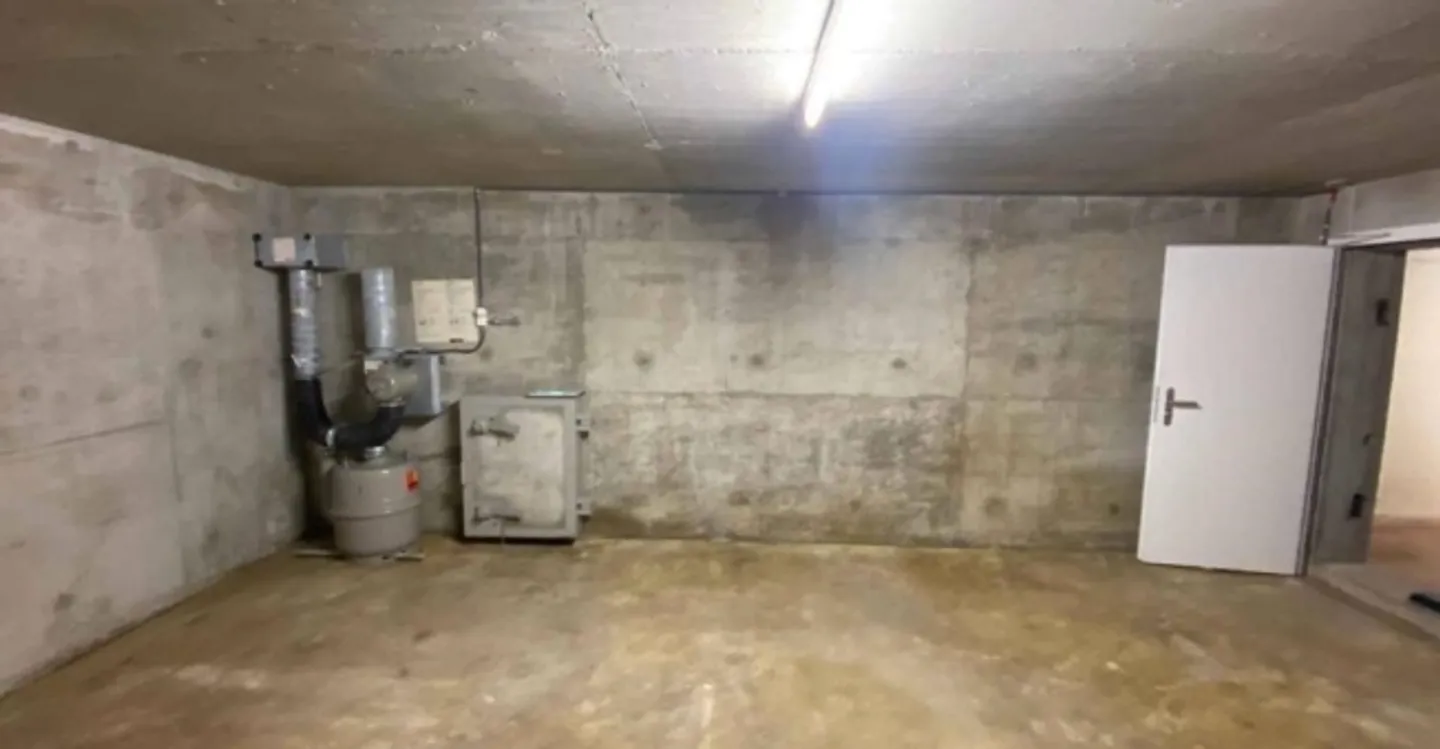 Storage Space in Local S-Sol - Photo 9 of 11