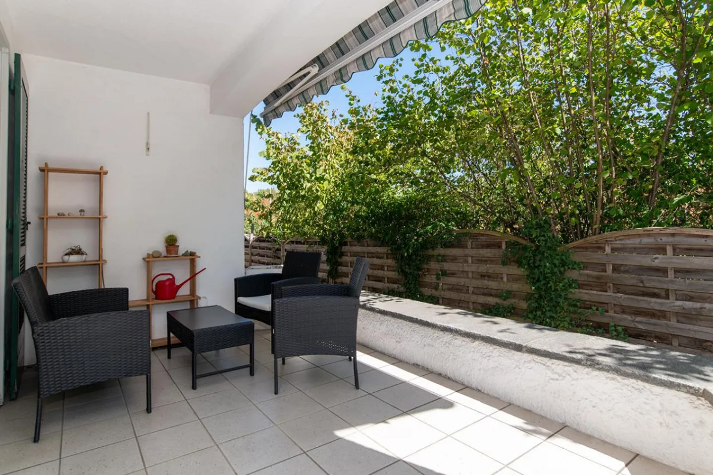 Detached living - central, sunny, tax-friendly! - Photo 4 of 12
