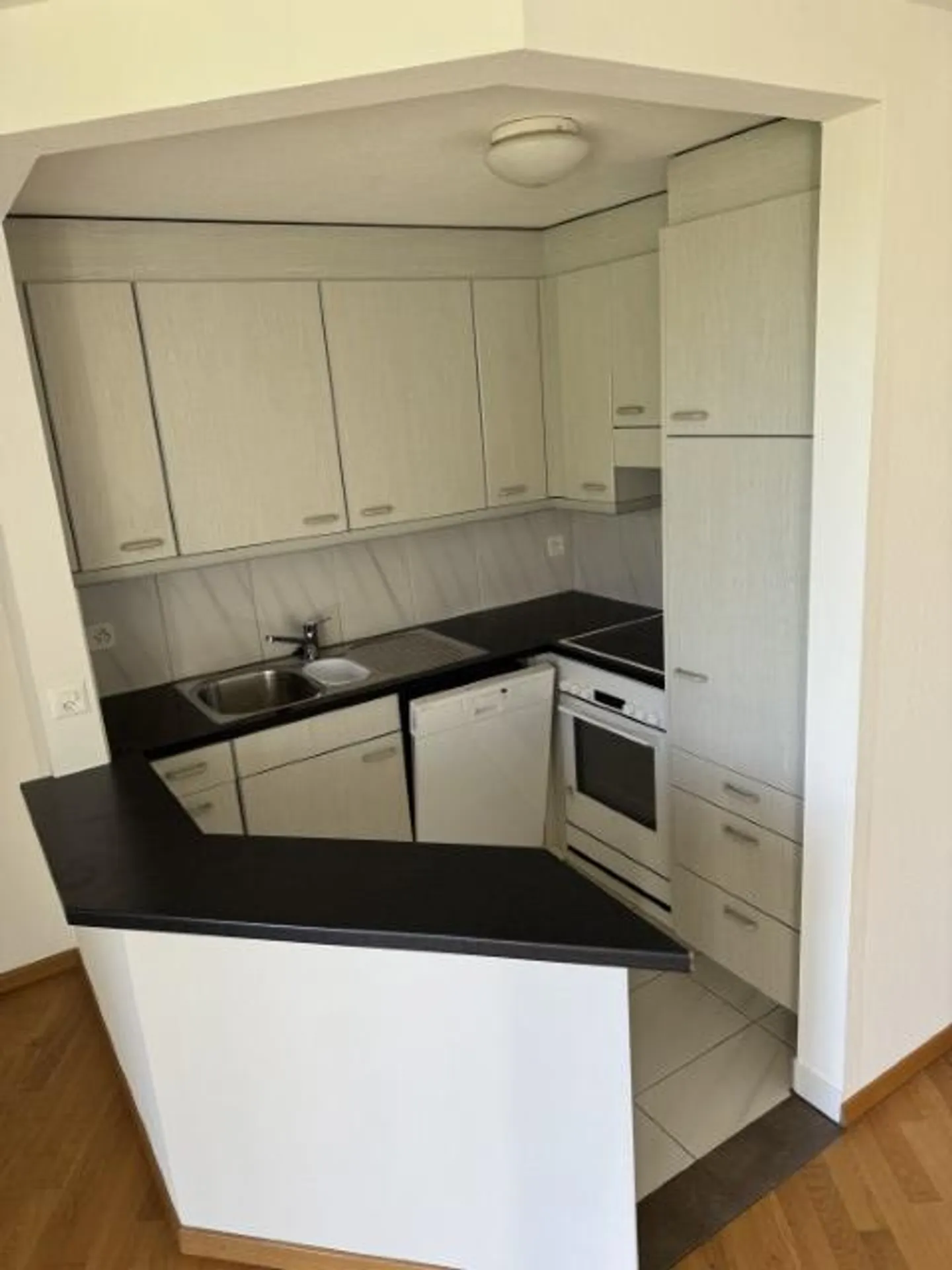 Prime location in the heart of Lucerne's Neustadt - Photo 5 of 8
