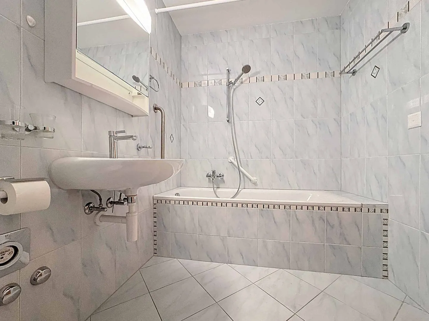 Spacious 3.5-room apartment with balcony - Photo 8 of 13