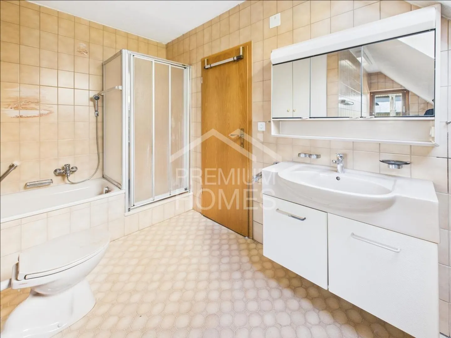 Multi-family house in a central location - Photo 4 of 12