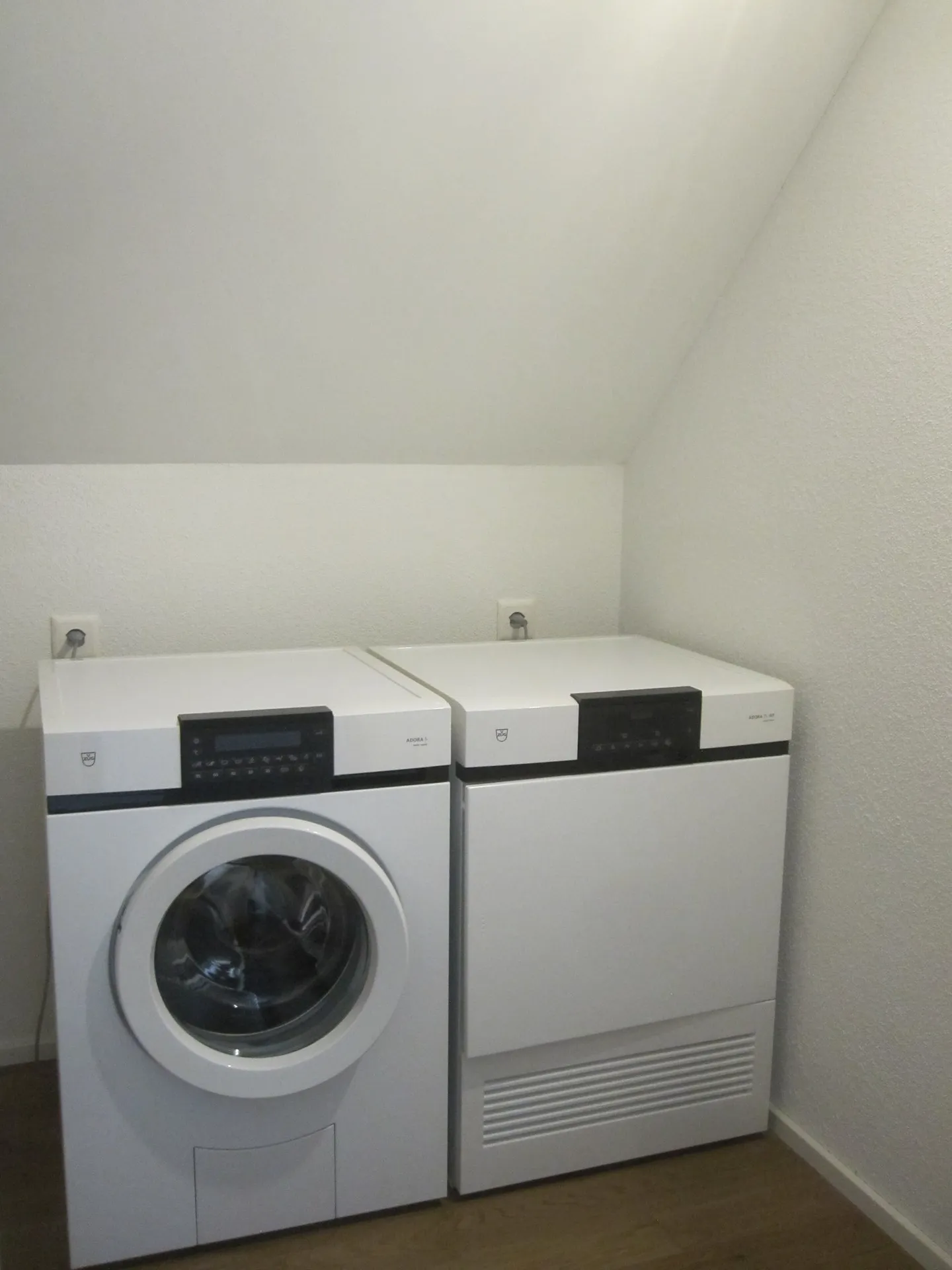 Bellissimo appartamento attico di 2,5 locali in posizione tranquilla e soleggiata - Foto 5 di 11