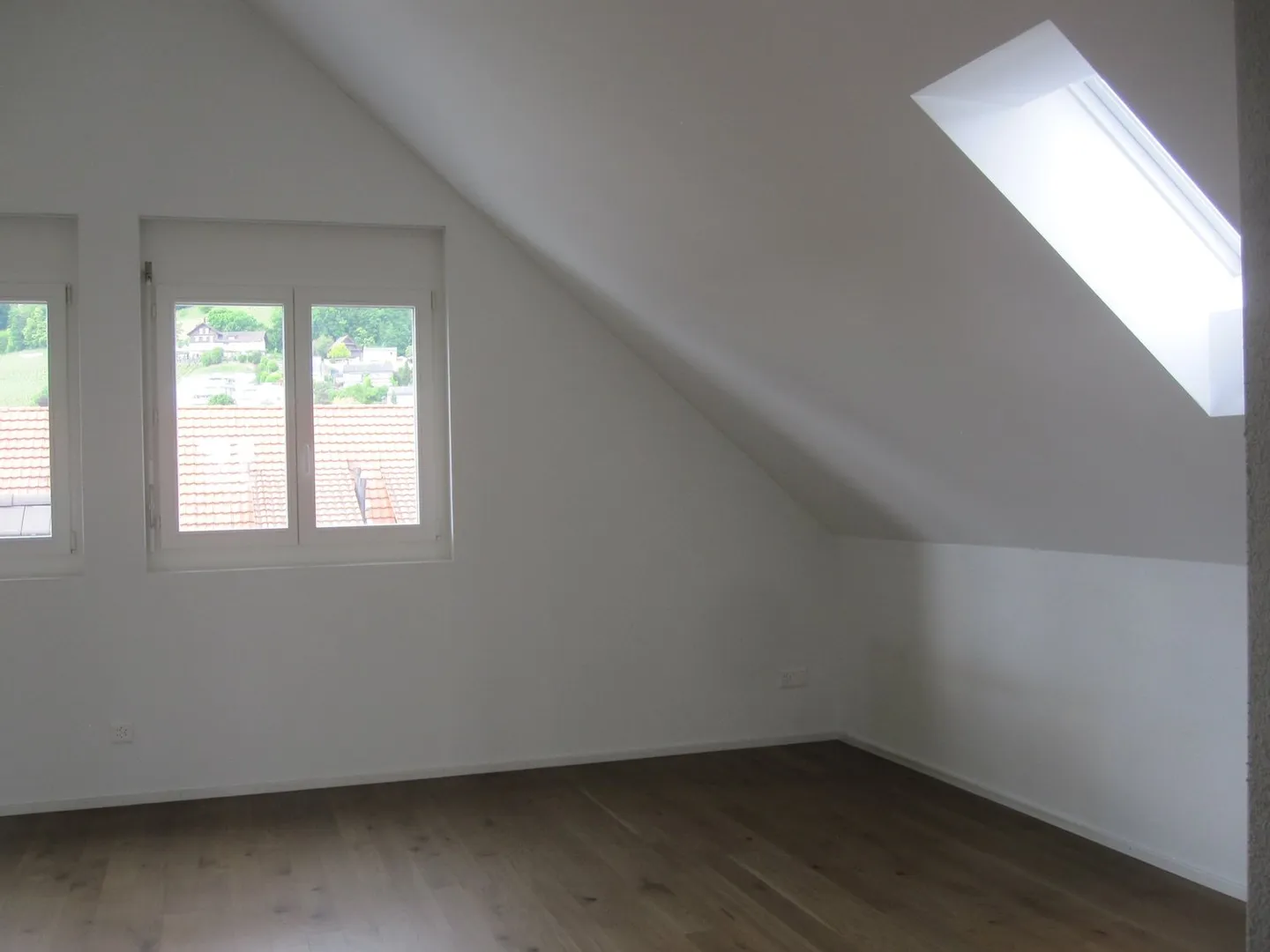 Bellissimo appartamento attico di 2,5 locali in posizione tranquilla e soleggiata - Foto 6 di 11