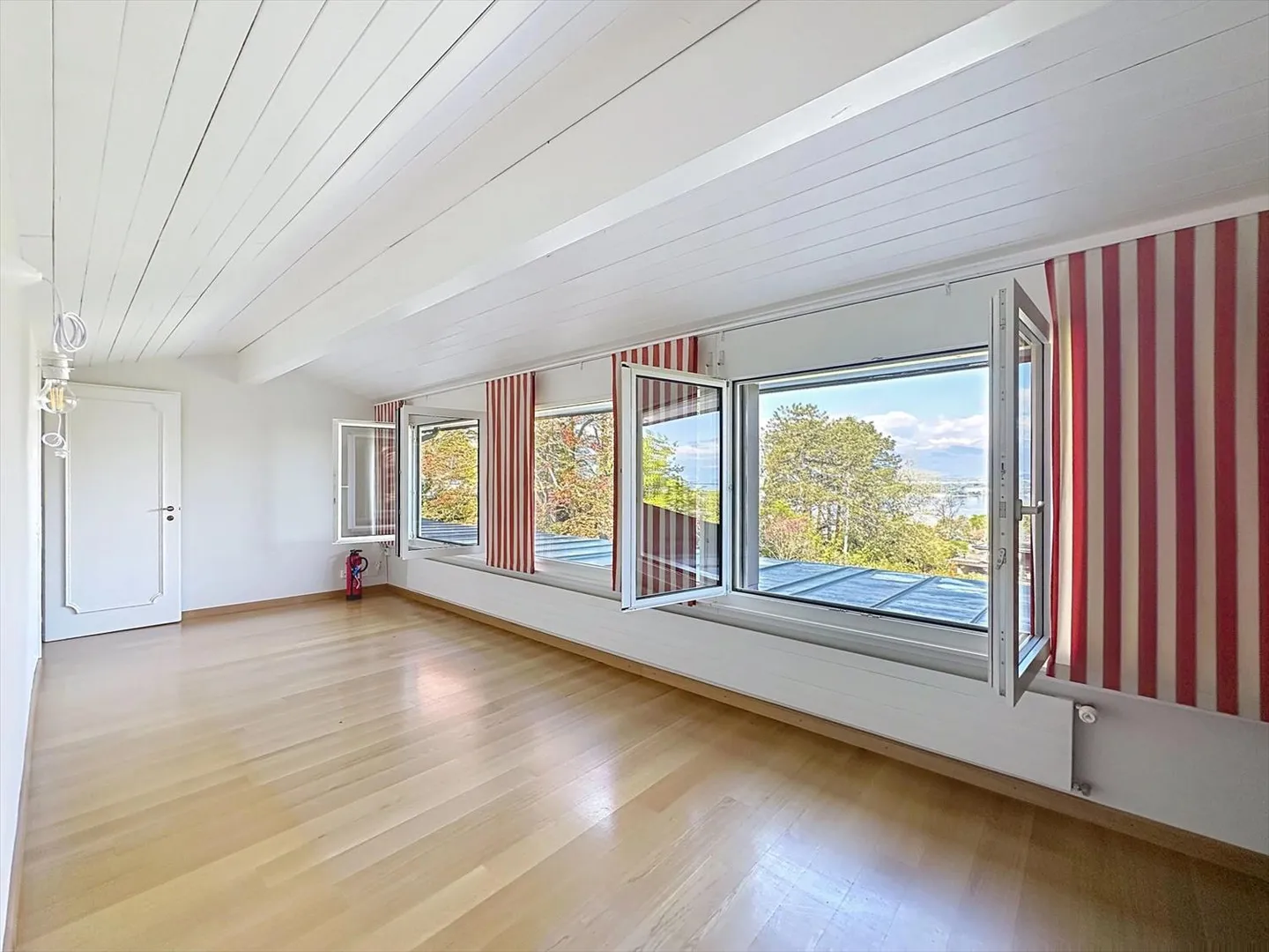 Bellissima villa indipendente con magnifica vista sul lago - Foto 13 di 13