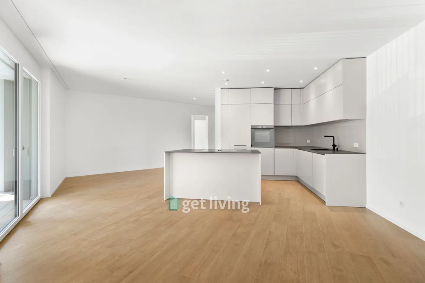 FAMILY-FRIENDLY IN A TOP LOCATION - Photo 3 of 12