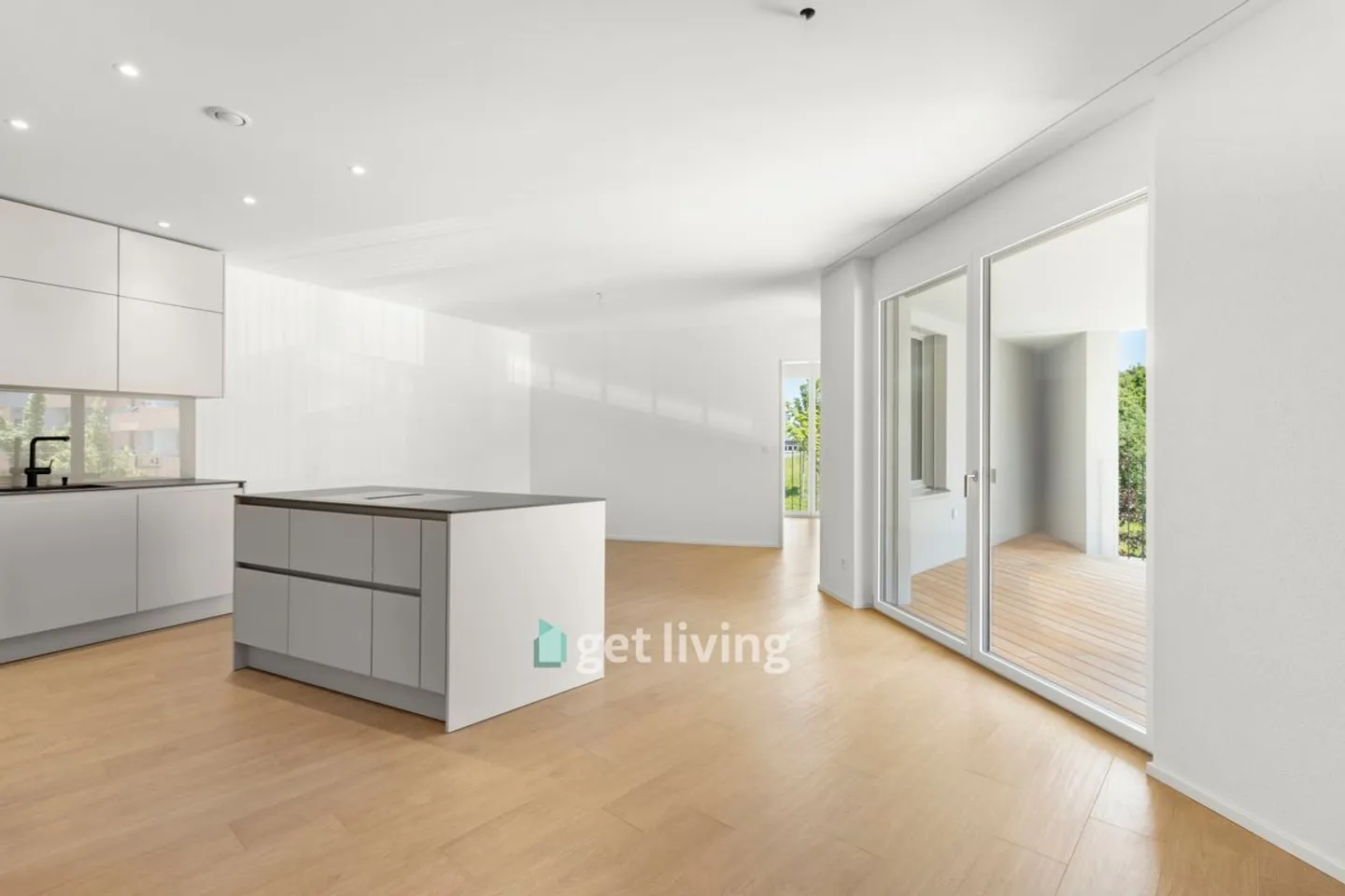 FAMILY-FRIENDLY IN A TOP LOCATION - Photo 4 of 12