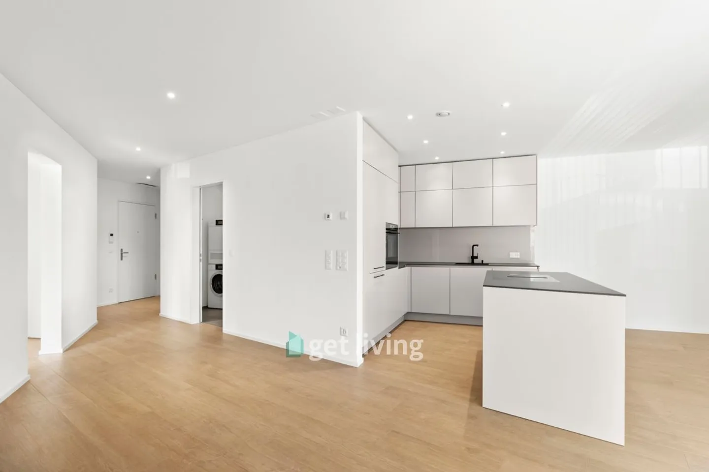 FAMILY-FRIENDLY IN A TOP LOCATION - Photo 6 of 12