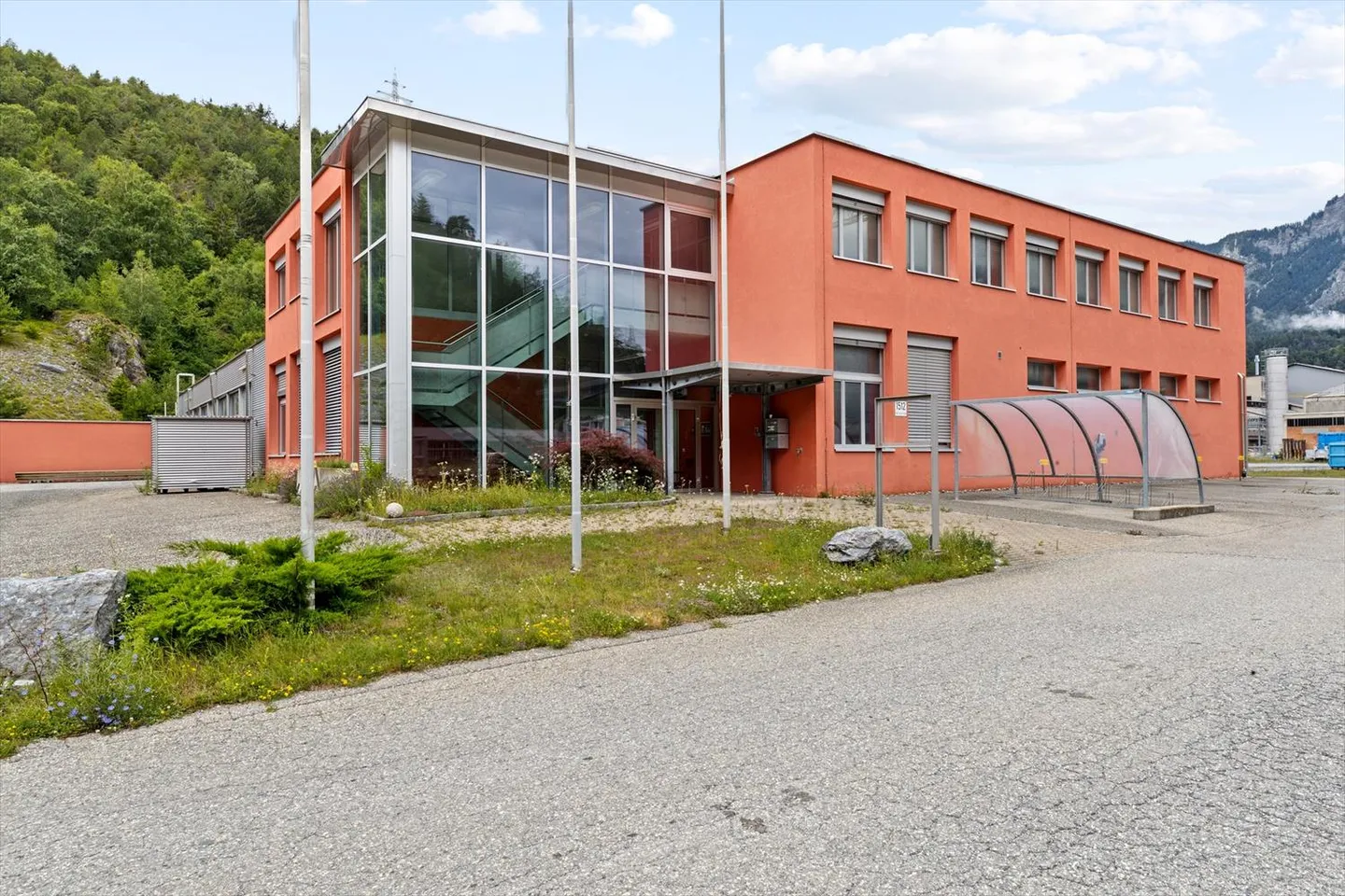 Industrie trifft Innovation – Büro- und Gewerbeflächen auf renommiertem Areal - Foto 3 von 12