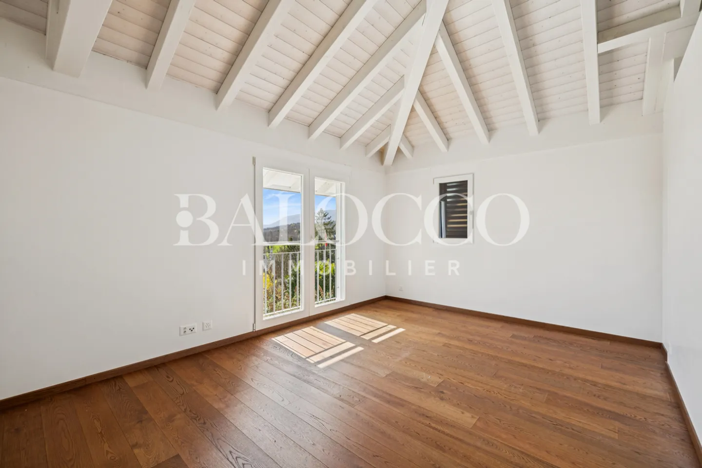 Villa mit Seeblick und Pool - Foto 4 von 6