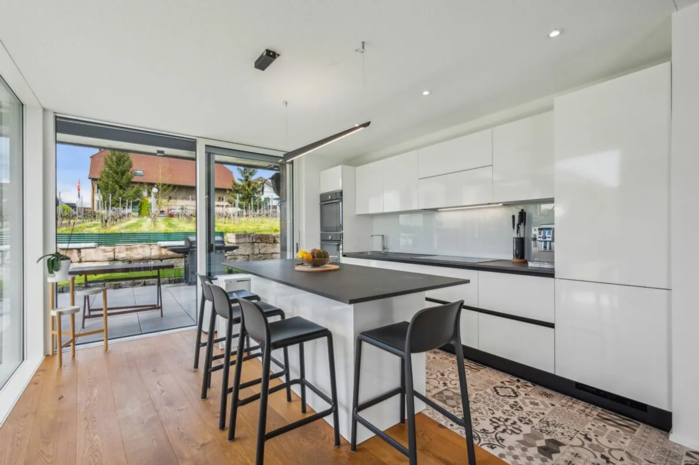 Exklusive 5.5-Zimmer-Gartenwohnung an ruhiger Lage - Foto 5 von 13