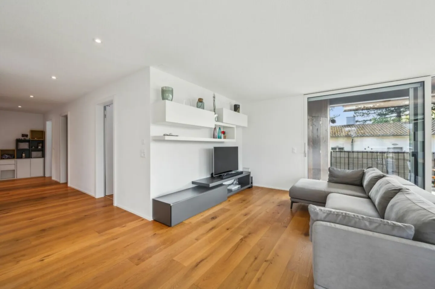 Exklusive 5.5-Zimmer-Gartenwohnung an ruhiger Lage - Foto 6 von 13