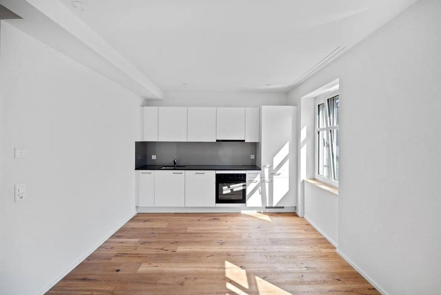 MODERNE 2.5-ZIMMERWOHNUNG NÄHE MUSICAL BASEL - Photo 1 of 5