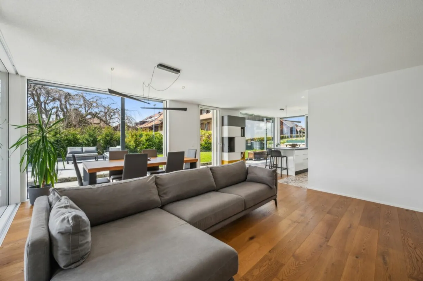 Exklusive 5.5-Zimmer-Gartenwohnung an ruhiger Lage - Foto 7 von 13