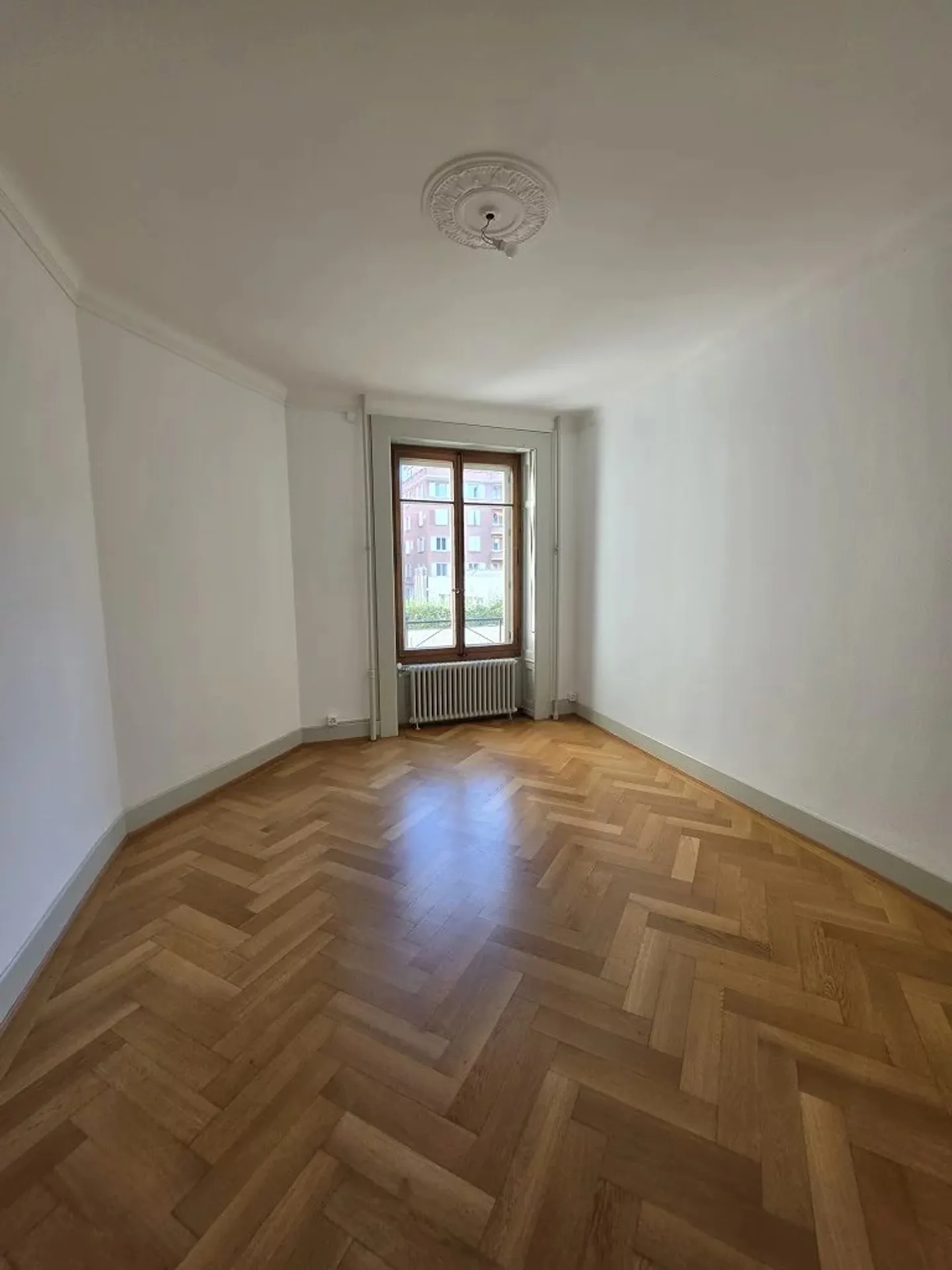Spacious Apartment in Sécheron - Photo 8 of 11