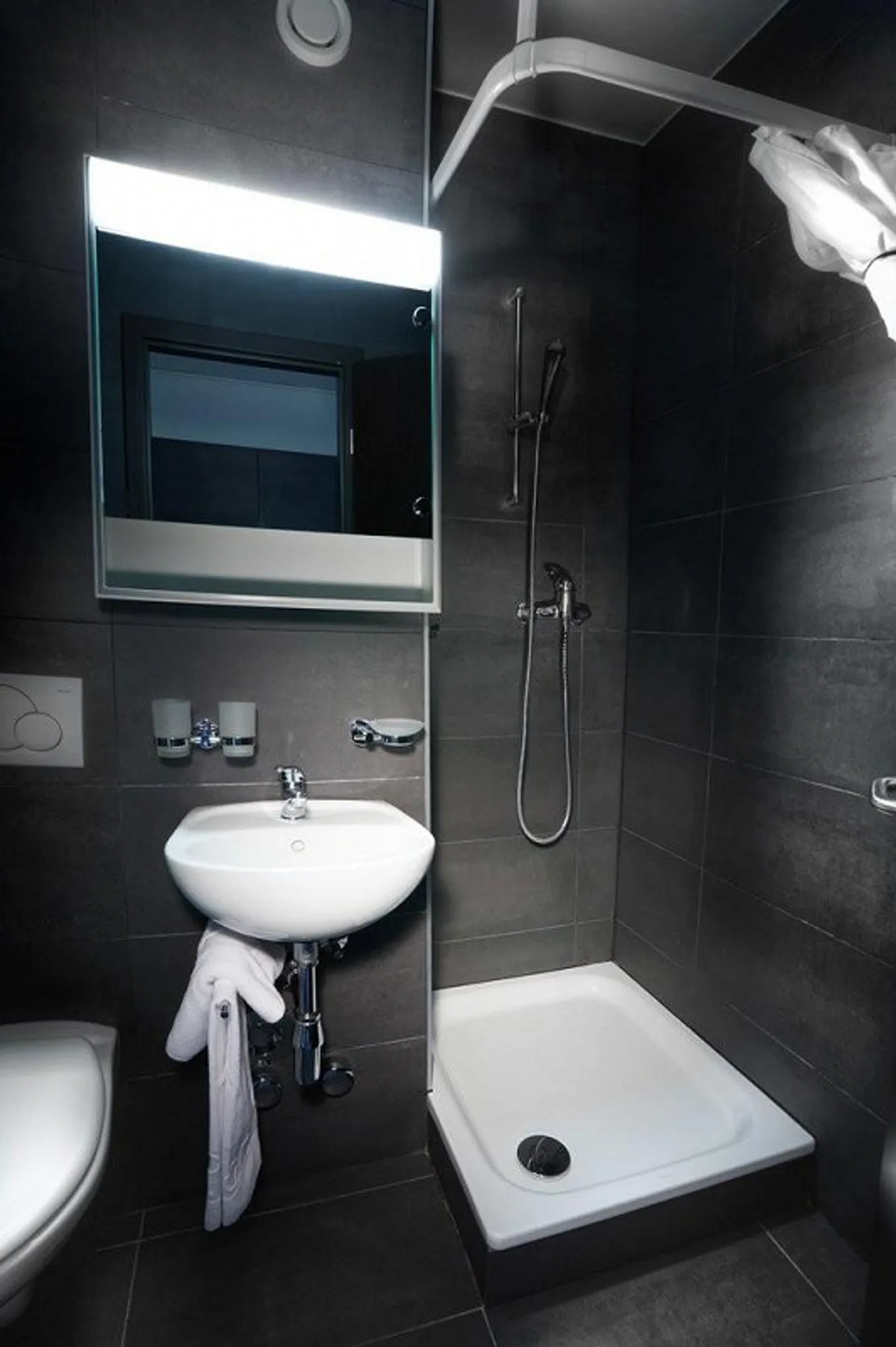 Charming furnished apartment - available from December 1, 2025 - Photo 7 of 8