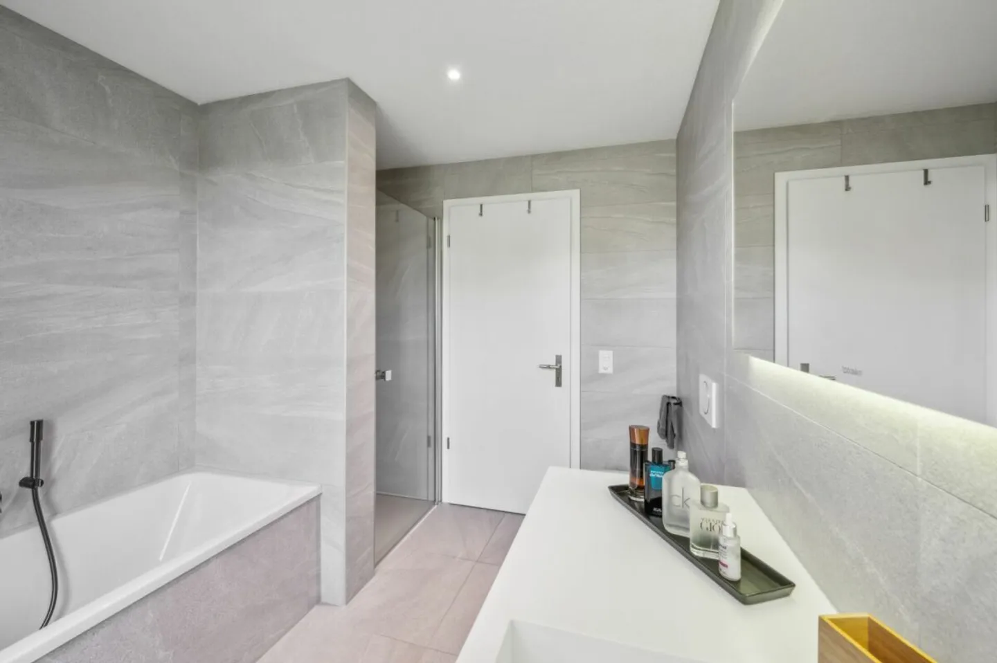 Exklusive 5.5-Zimmer-Gartenwohnung an ruhiger Lage - Foto 9 von 13