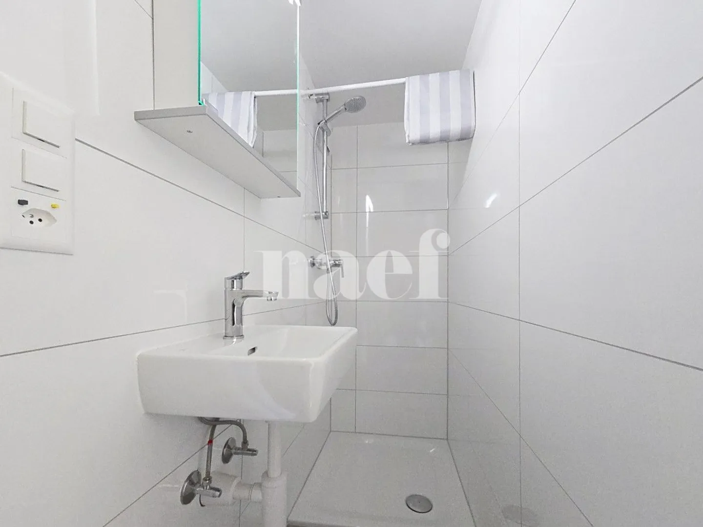 Room 1 - Photo 3 of 3