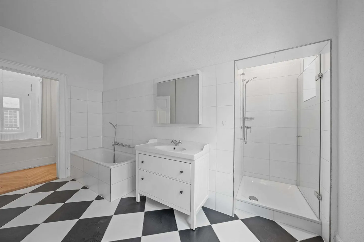 Charmant appartement de 3,5 pièces, fraîchement rénové et prêt à emménager - Photo 4 sur 14