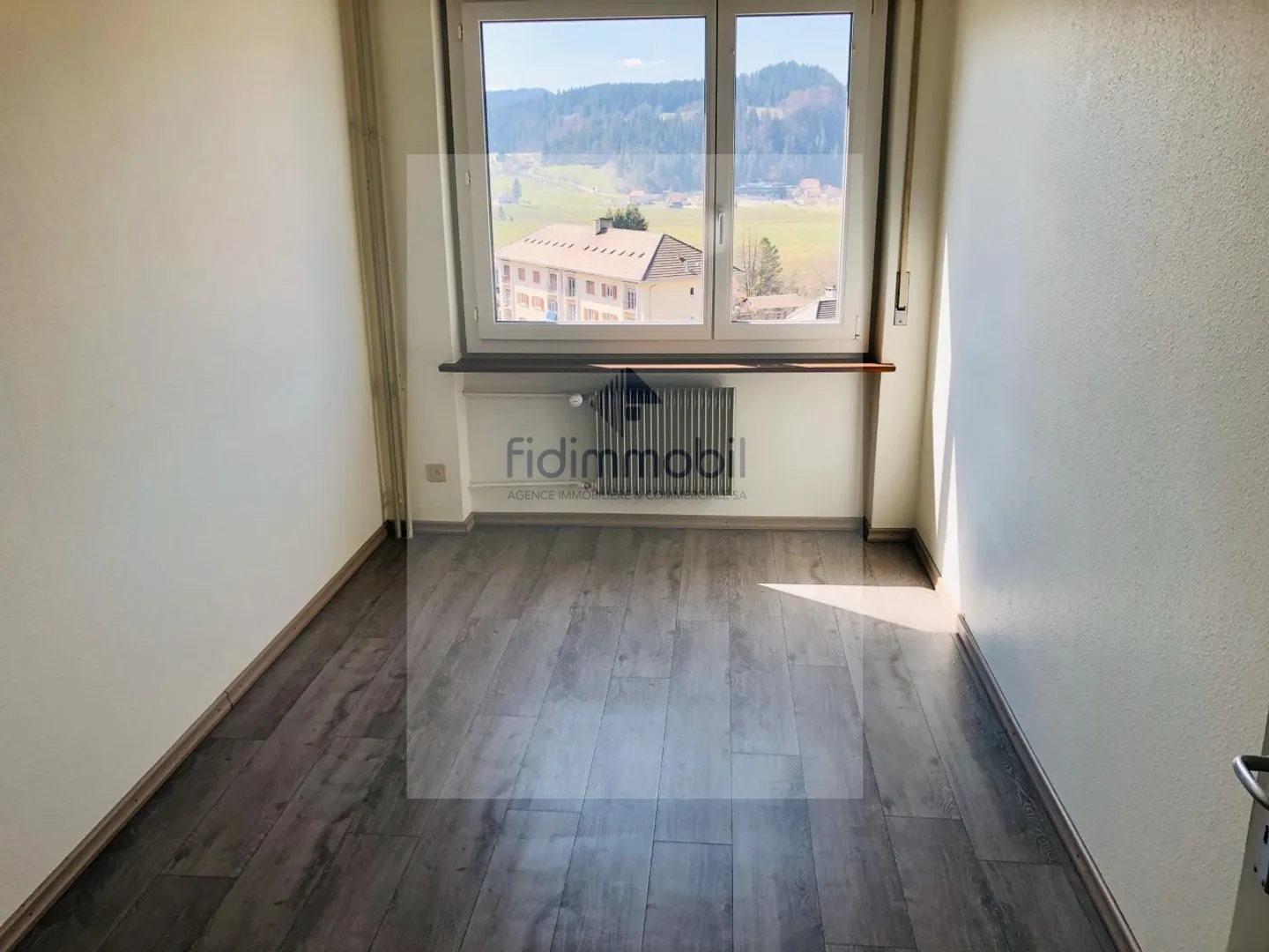 Le Corbusier 14, Le Locle, appartamento ristrutturato di 3 locali in zona tranquilla - Foto 3 di 6