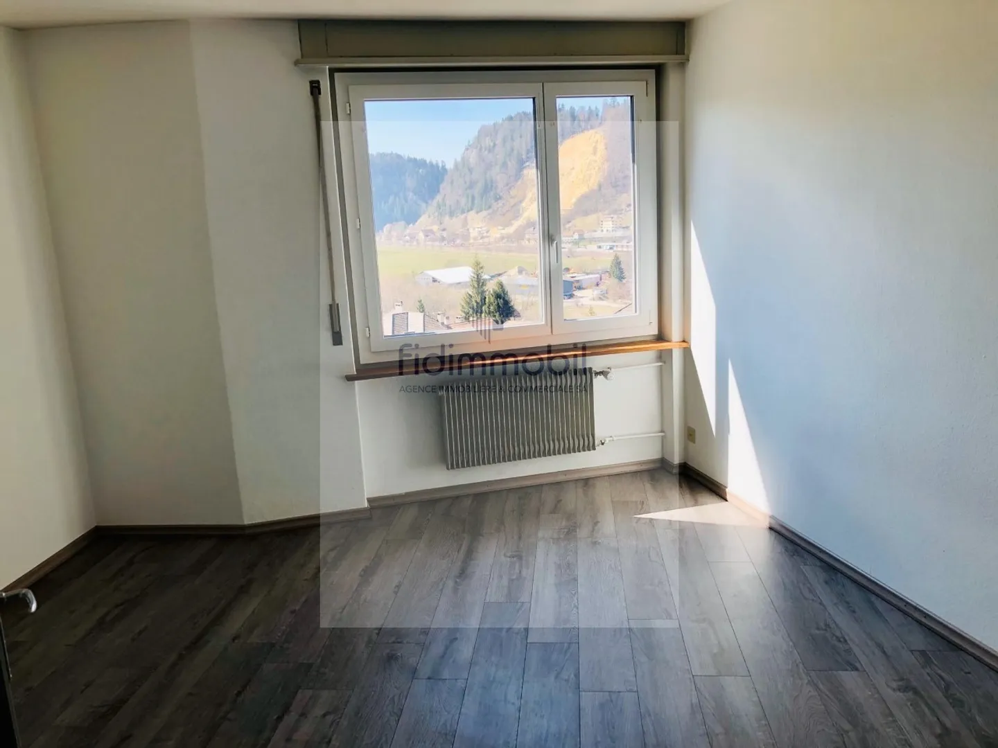 Le Corbusier 14, Le Locle, appartamento ristrutturato di 3 locali in zona tranquilla - Foto 4 di 6