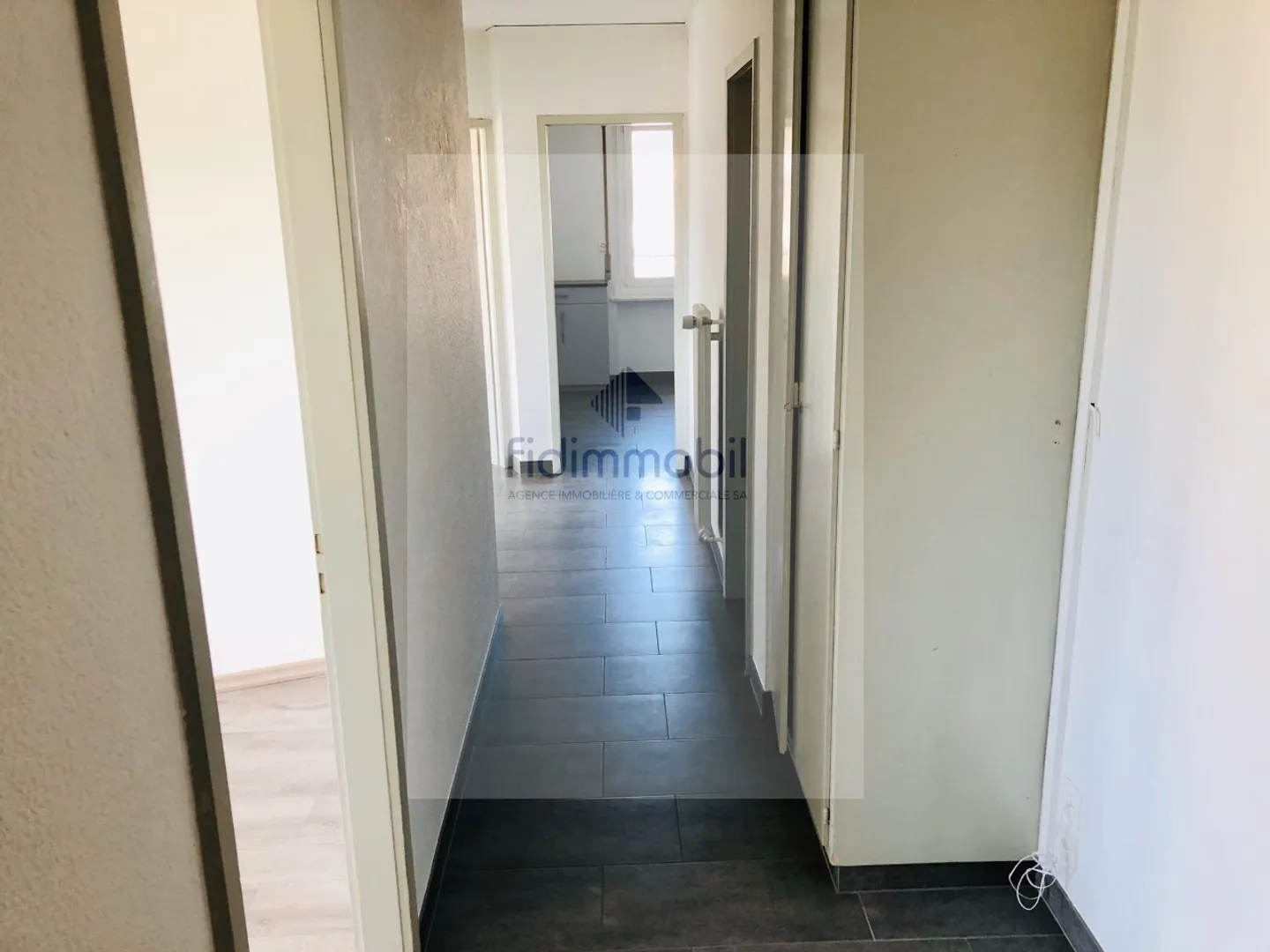 Le Corbusier 14, Le Locle, appartamento ristrutturato di 3 locali in zona tranquilla - Foto 5 di 6