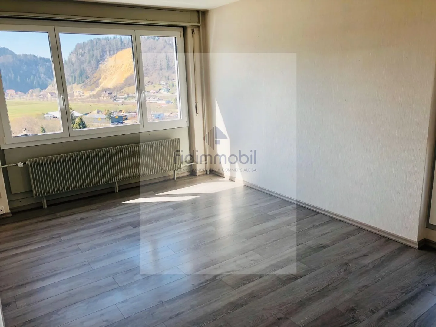 Le Corbusier 14, Le Locle, appartamento ristrutturato di 3 locali in zona tranquilla - Foto 2 di 6