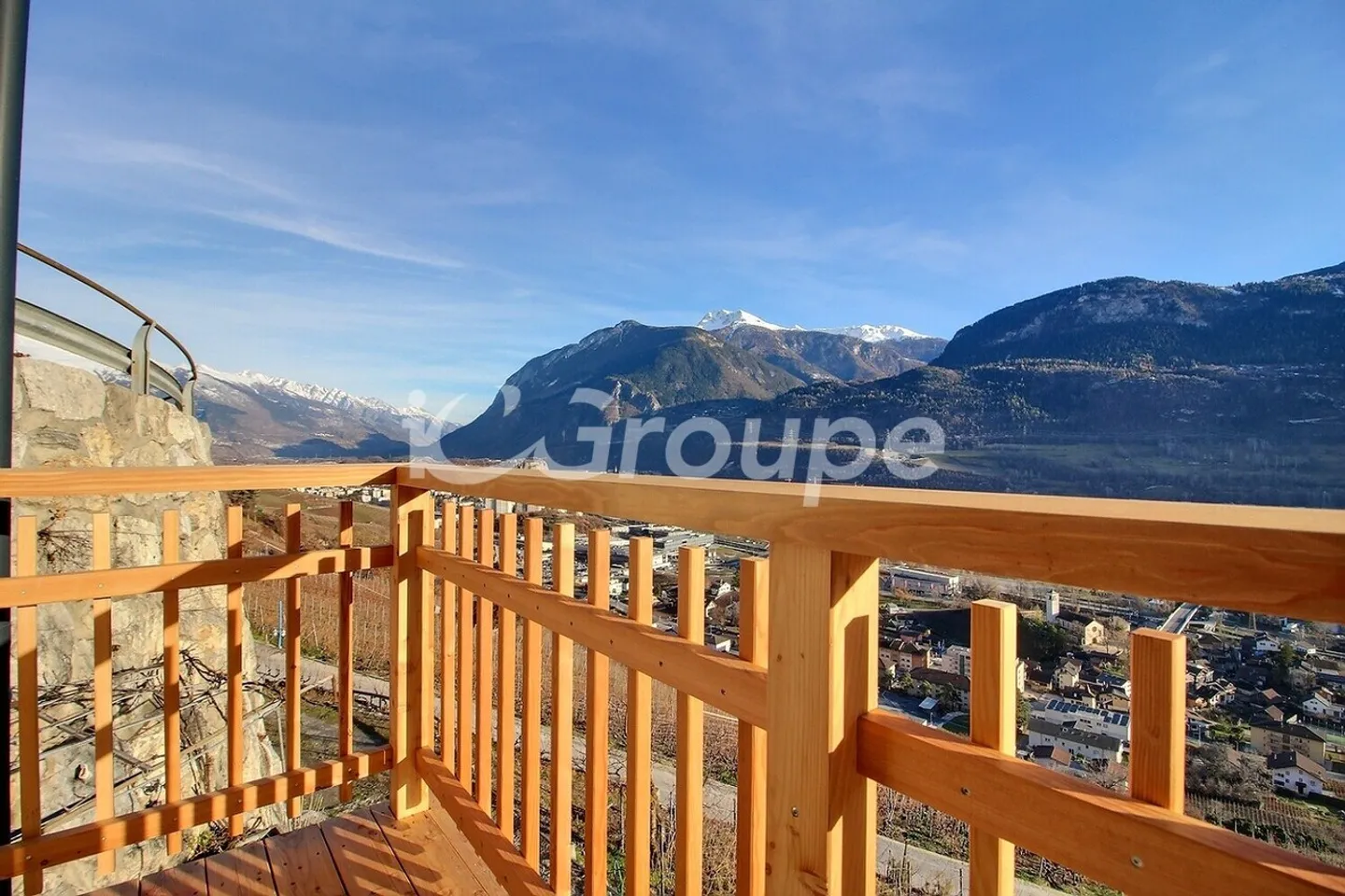 An Exalted Apartment for Rent in Corin-de-la-Crête. - Photo 2 of 8