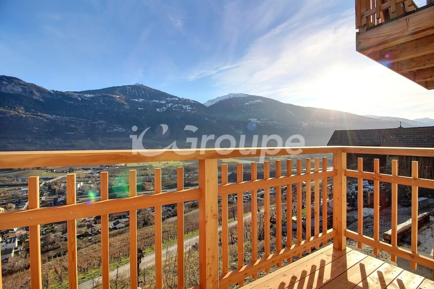 An Exalted Apartment for Rent in Corin-de-la-Crête. - Photo 5 of 8