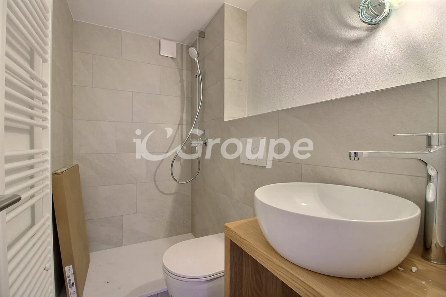 An Exalted Apartment for Rent in Corin-de-la-Crête. - Photo 7 of 8