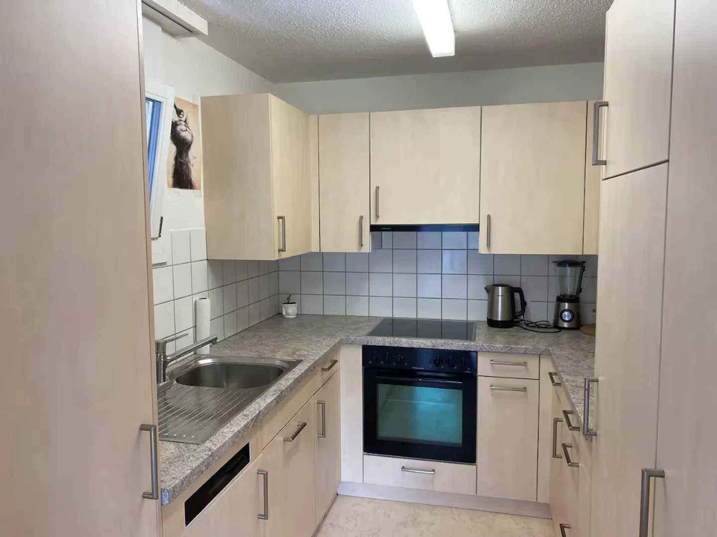 Furnished shared room - Photo 3 of 5