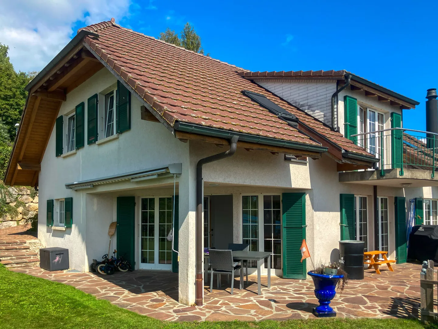 7.5-Zimmer-Einfamilienhaus mit Studio und einzigartiger Seesicht - Foto 1 von 17