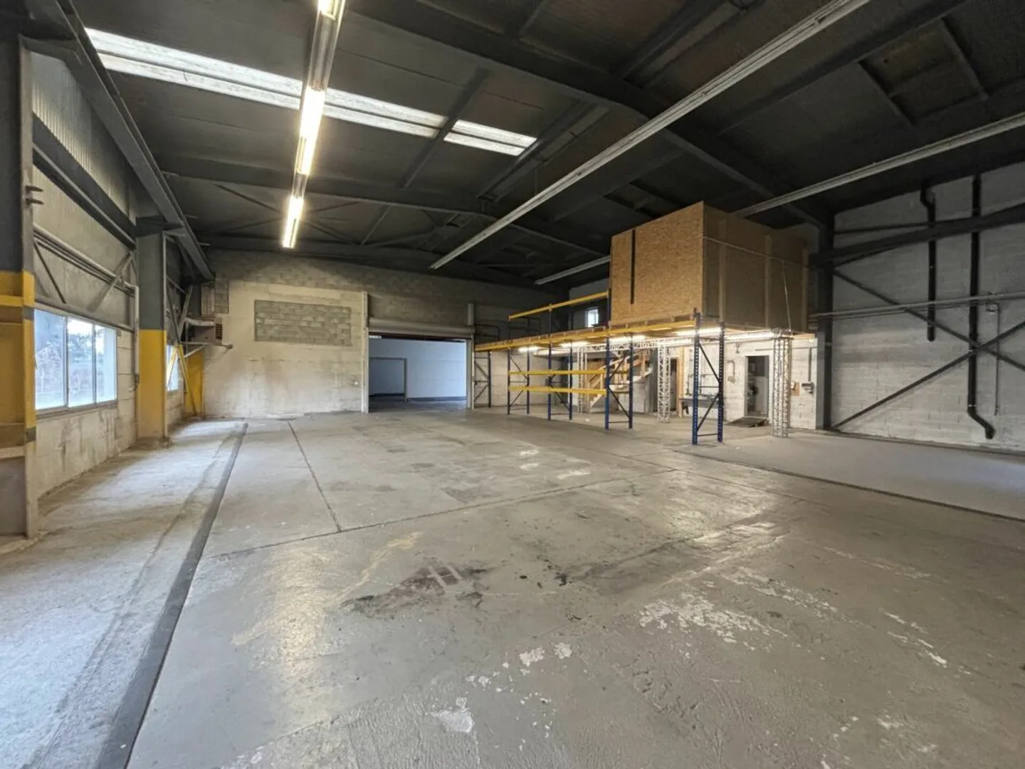 Sala modulare di 303 m² nelle immediate vicinanze dell'autostrada - Foto 2 di 5