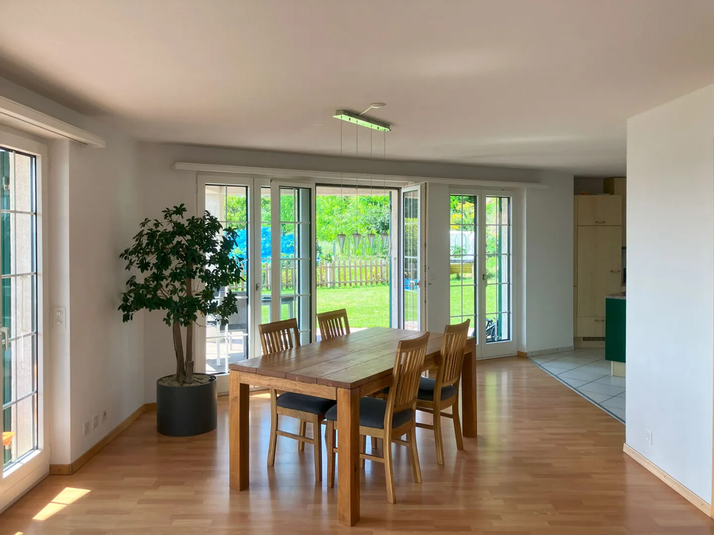 7.5-Zimmer-Einfamilienhaus mit Studio und einzigartiger Seesicht - Foto 5 von 17