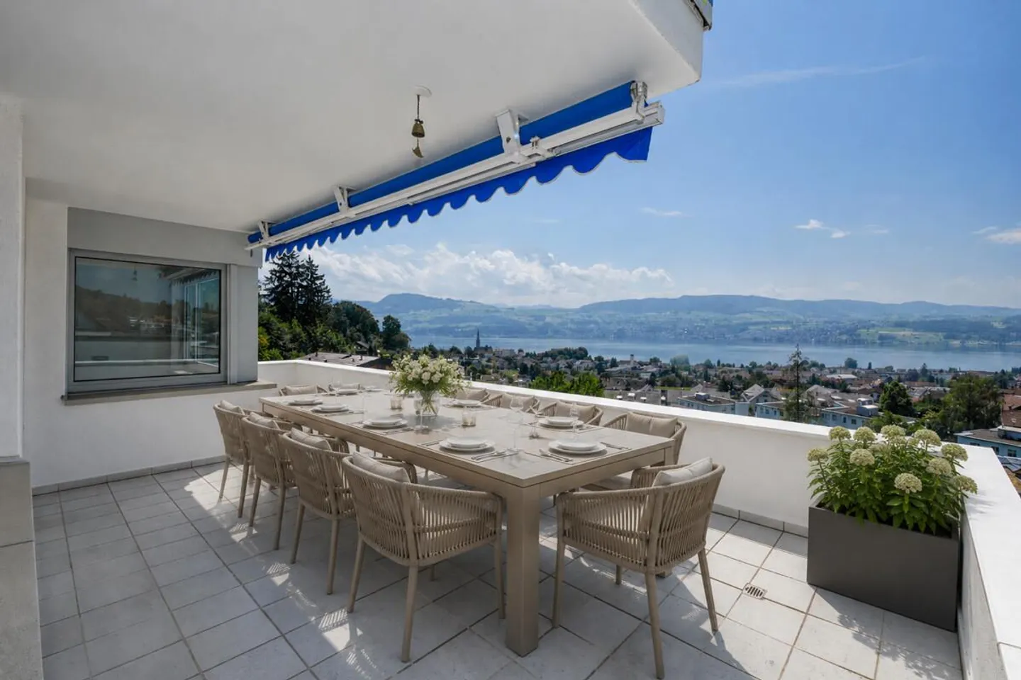 Casa familiare a Stäfa con vista mozzafiato - Foto 1 di 5
