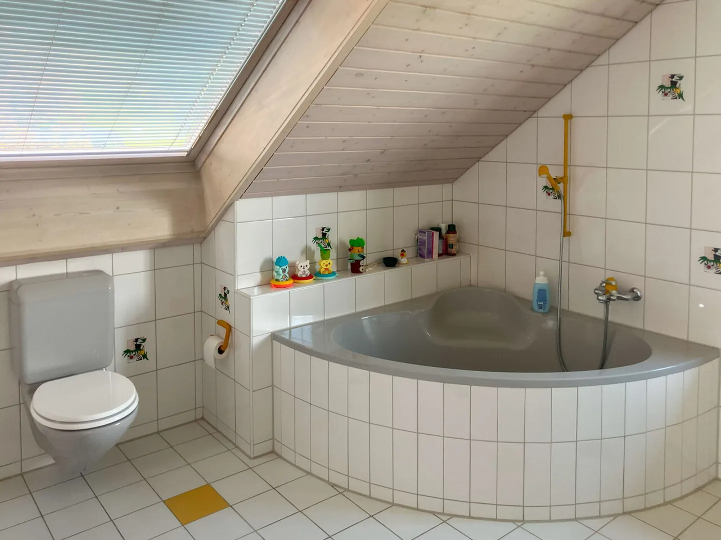 7.5-Zimmer-Einfamilienhaus mit Studio und einzigartiger Seesicht - Foto 13 von 17